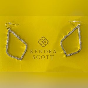 Like New Kendra Scott Gold Sophee Drop Earrings